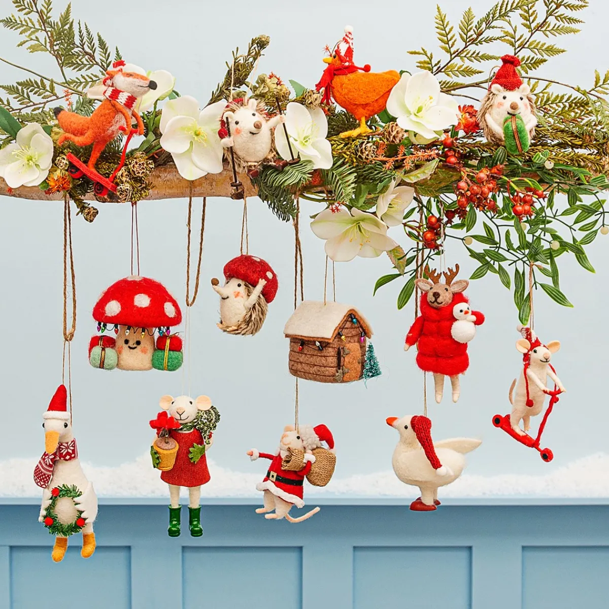 Clearance Sass and Belle Goose with Wreath Hanging Decoration