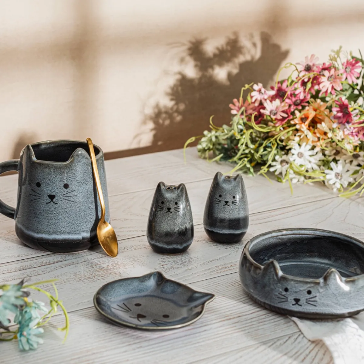 Hot Sass and Belle Mojave Cat Salt & Pepper Shakers